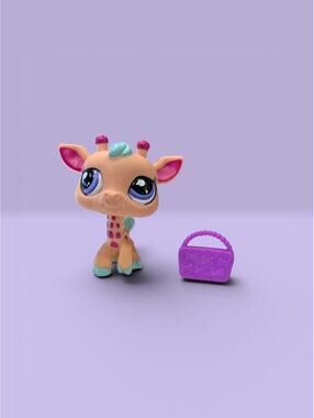 Littlest Pet Shop LPS Giraffe #2303 with Purse Accessory.